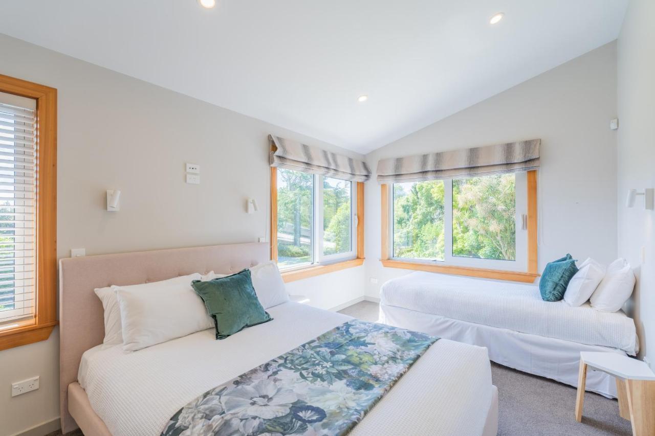 Anam Cara Gardens Luxury Villa Private Bedrooms And Ensuite Bathrooms Sleeps 9 Otaki Экстерьер фото