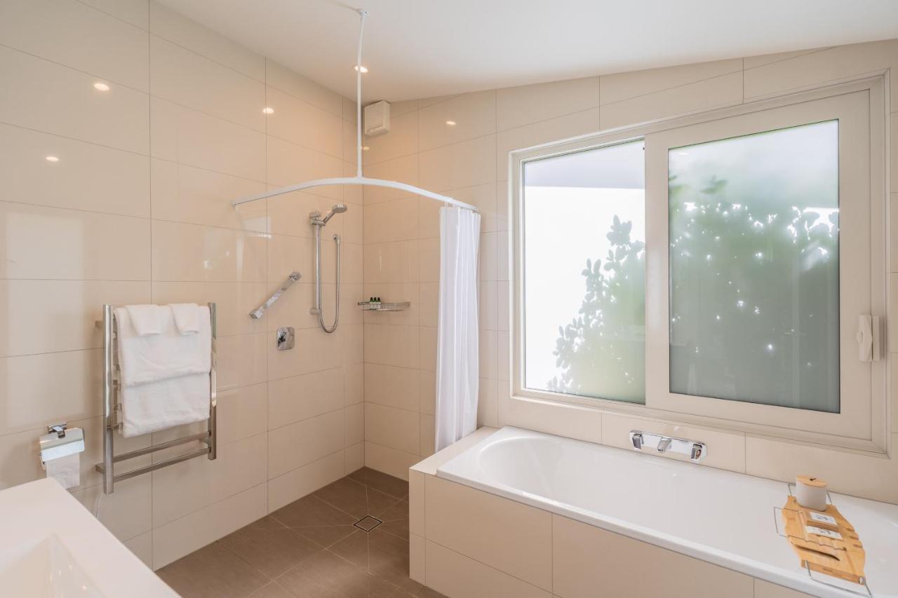 Anam Cara Gardens Luxury Villa Private Bedrooms And Ensuite Bathrooms Sleeps 9 Otaki Экстерьер фото