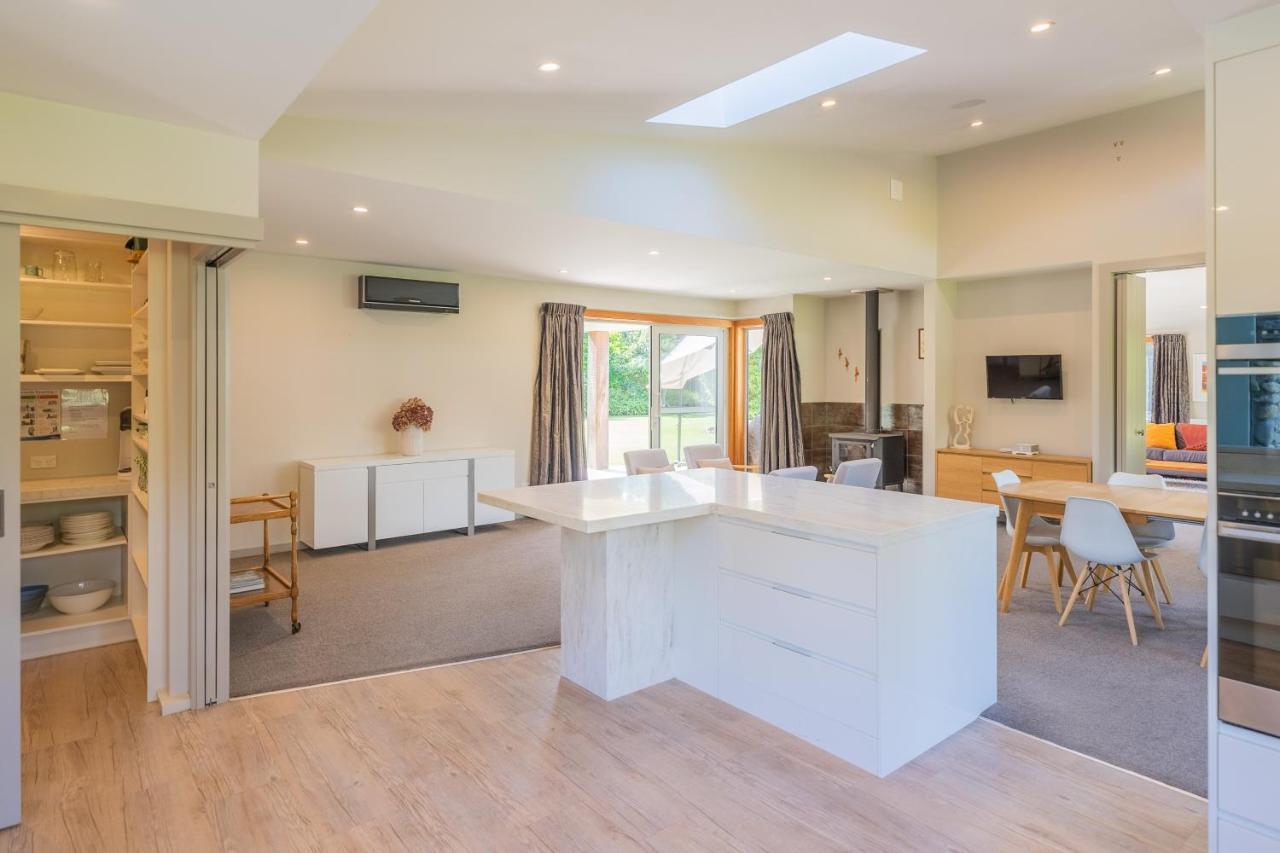 Anam Cara Gardens Luxury Villa Private Bedrooms And Ensuite Bathrooms Sleeps 9 Otaki Экстерьер фото