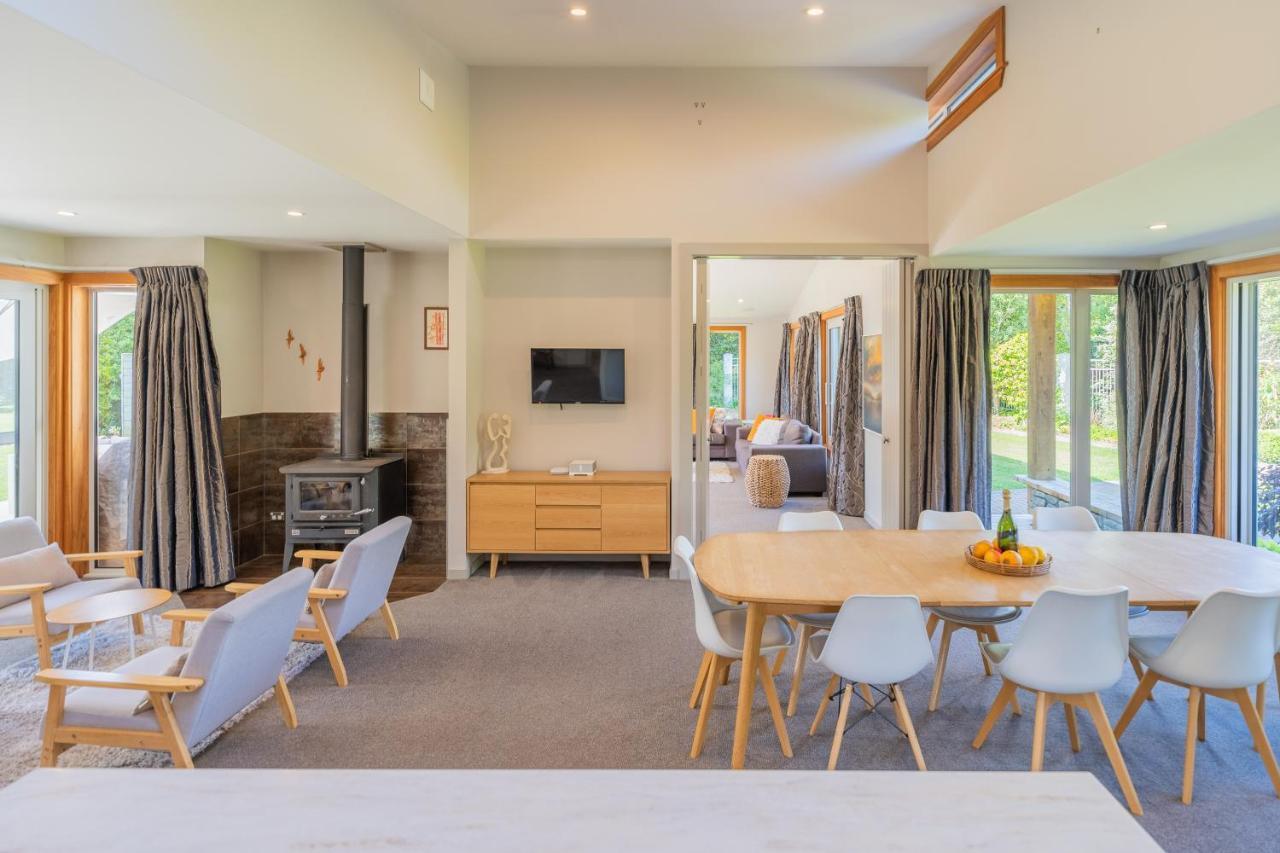 Anam Cara Gardens Luxury Villa Private Bedrooms And Ensuite Bathrooms Sleeps 9 Otaki Экстерьер фото