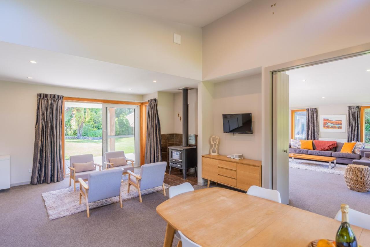 Anam Cara Gardens Luxury Villa Private Bedrooms And Ensuite Bathrooms Sleeps 9 Otaki Экстерьер фото