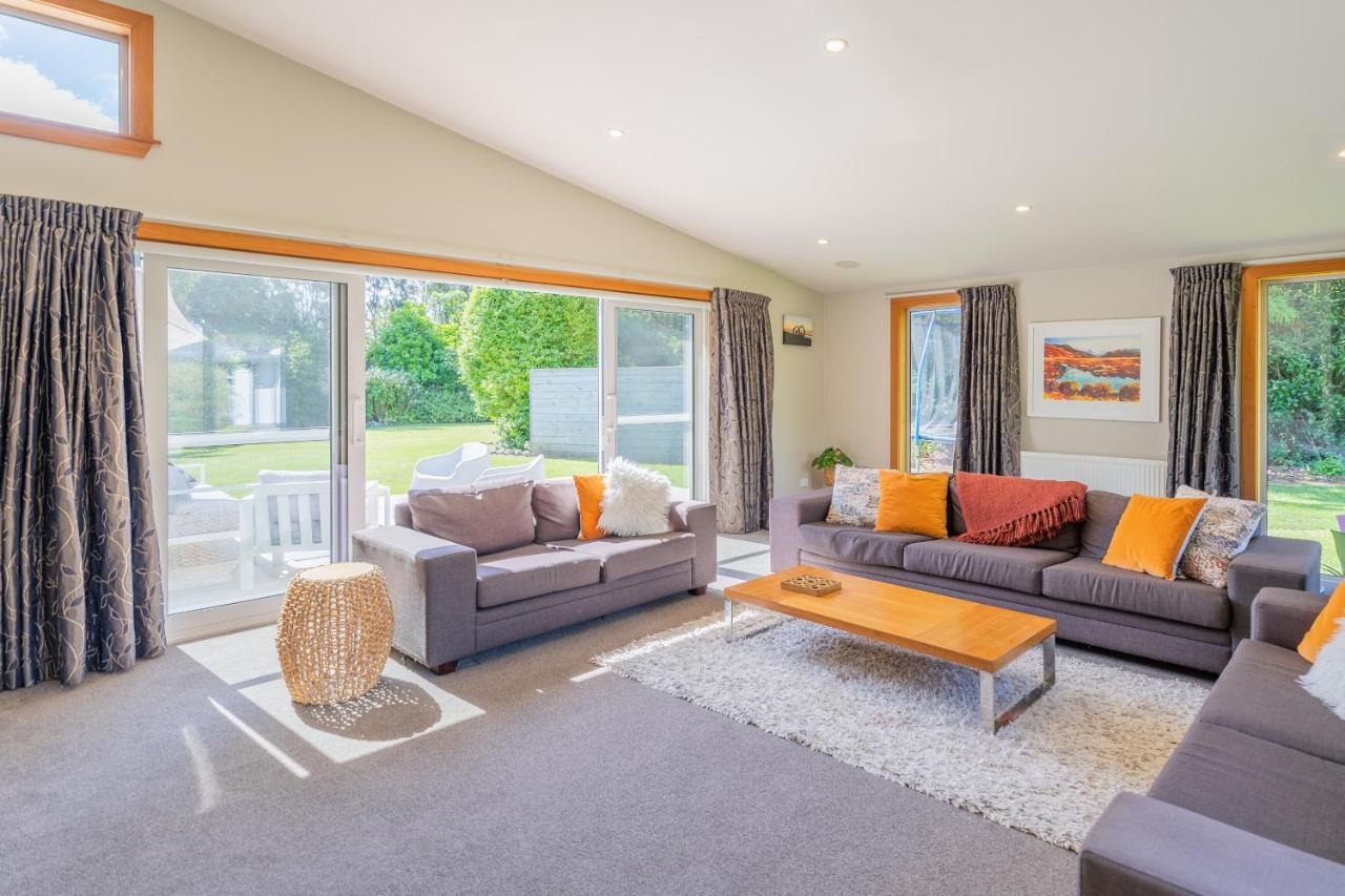 Anam Cara Gardens Luxury Villa Private Bedrooms And Ensuite Bathrooms Sleeps 9 Otaki Экстерьер фото