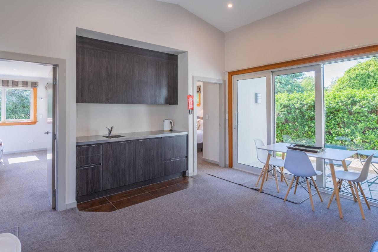 Anam Cara Gardens Luxury Villa Private Bedrooms And Ensuite Bathrooms Sleeps 9 Otaki Экстерьер фото