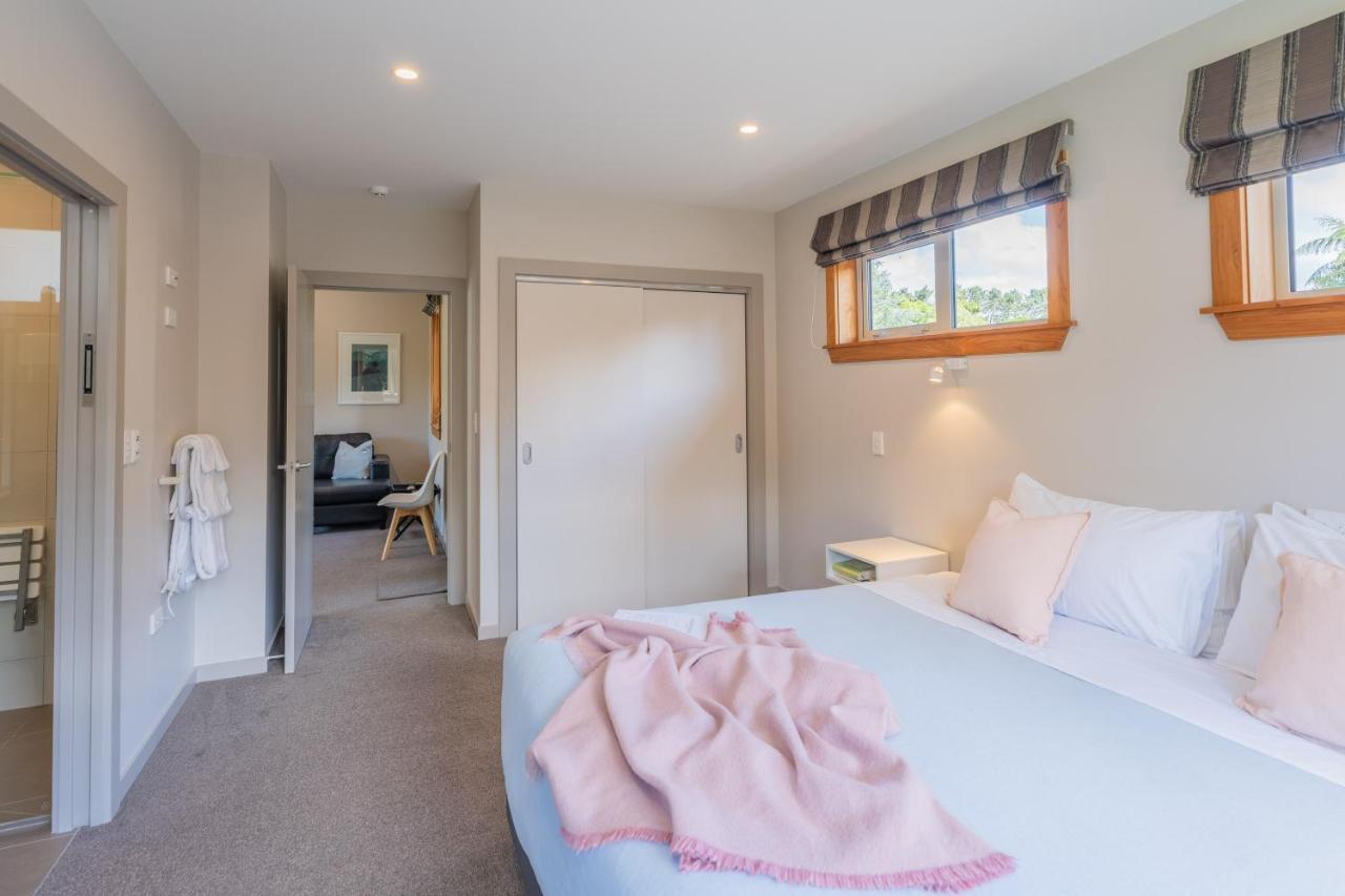 Anam Cara Gardens Luxury Villa Private Bedrooms And Ensuite Bathrooms Sleeps 9 Otaki Экстерьер фото