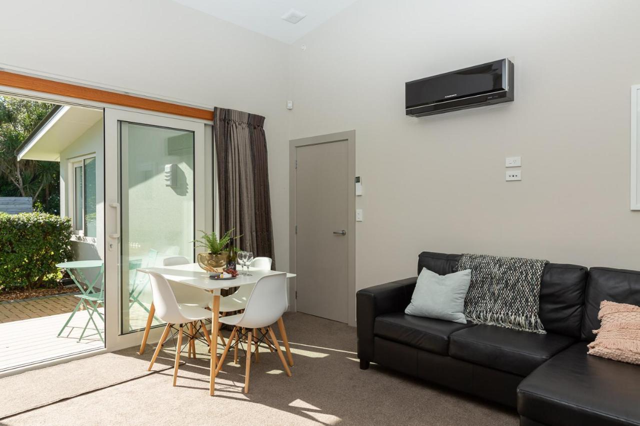 Anam Cara Gardens Luxury Villa Private Bedrooms And Ensuite Bathrooms Sleeps 9 Otaki Экстерьер фото