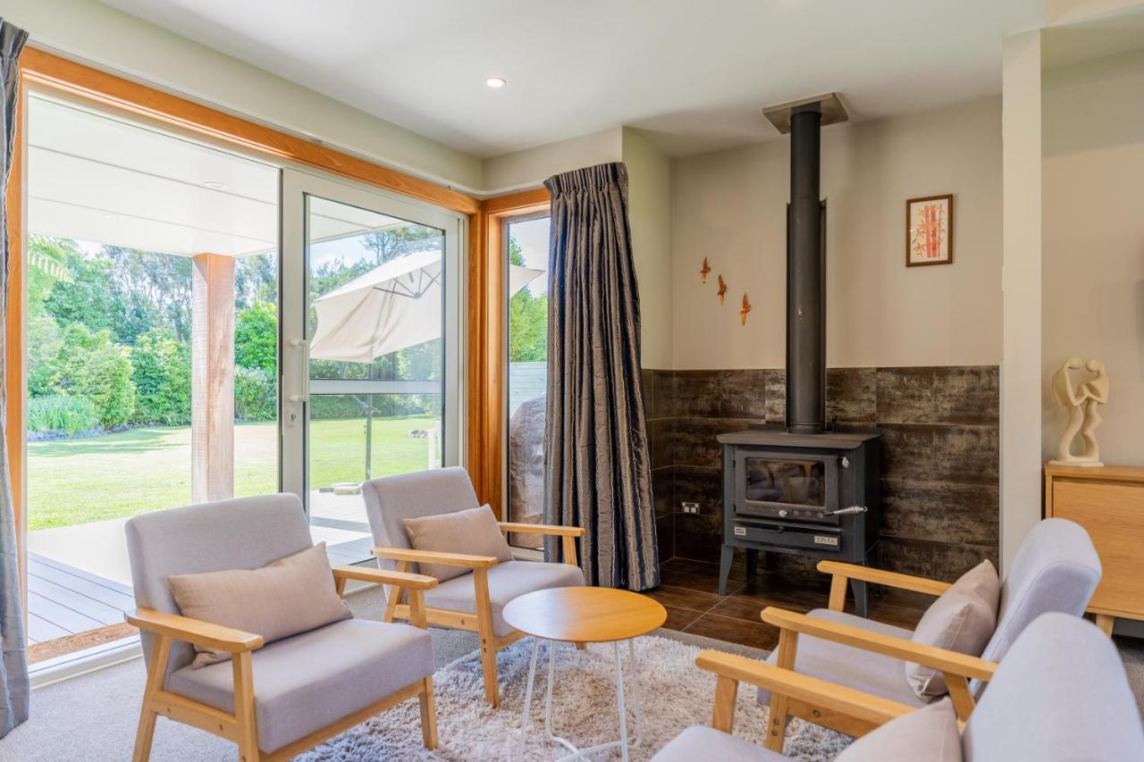 Anam Cara Gardens Luxury Villa Private Bedrooms And Ensuite Bathrooms Sleeps 9 Otaki Экстерьер фото