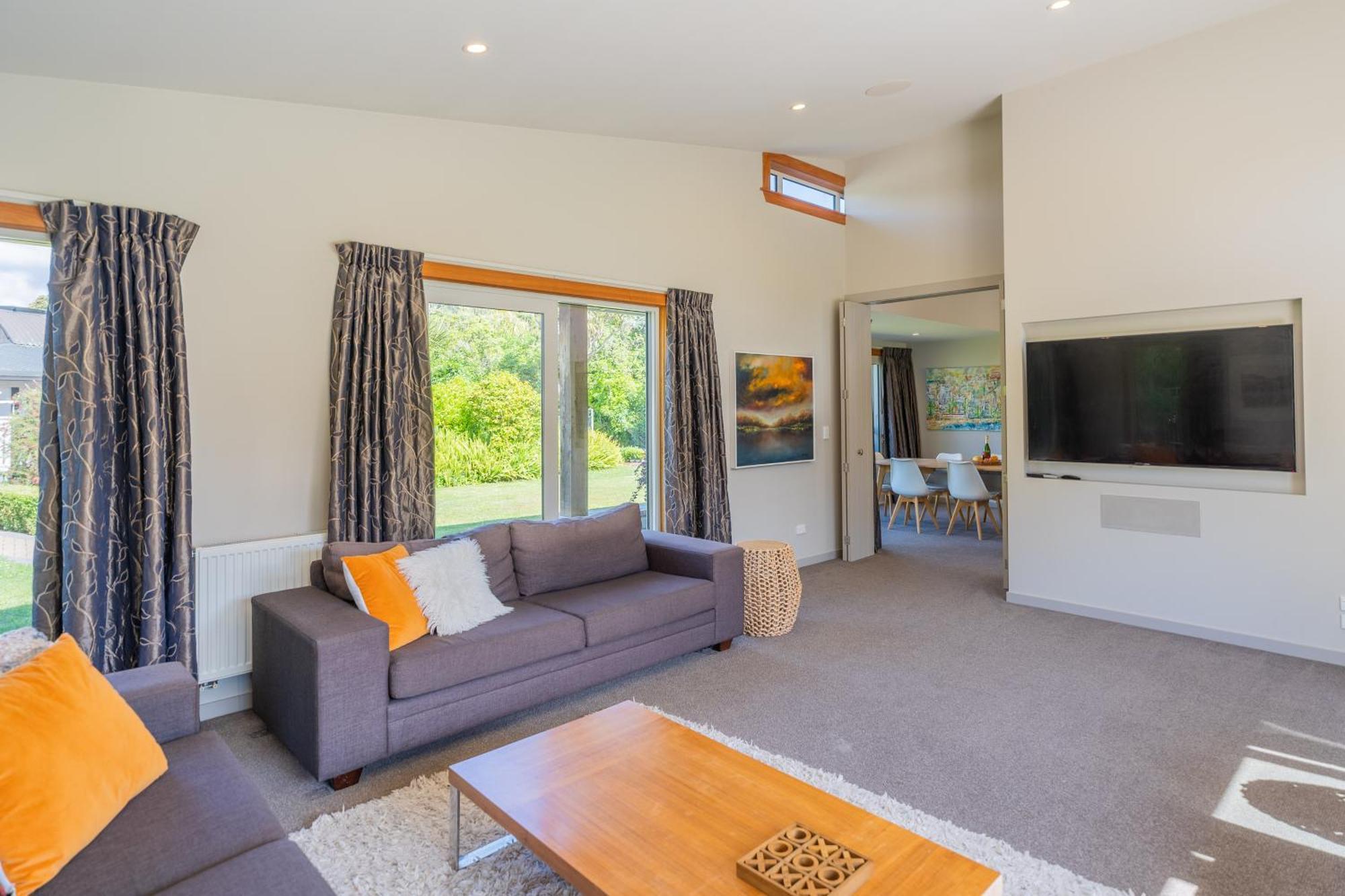 Anam Cara Gardens Luxury Villa Private Bedrooms And Ensuite Bathrooms Sleeps 9 Otaki Экстерьер фото